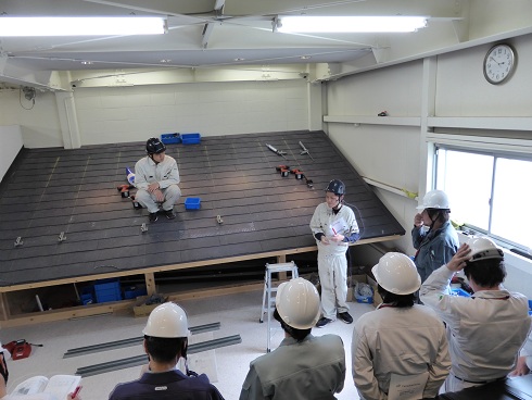 ���K���i